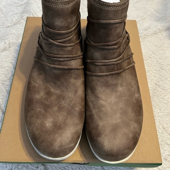 New in Box JBU by Jambu Water Resistant Booties Size 12 - Picture 1 of 8